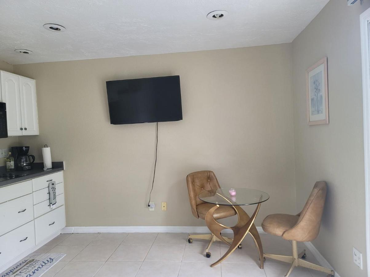 Entire Guesthouse 5 Mins To Siesta Key & Downtown Sarasota Exteriör bild