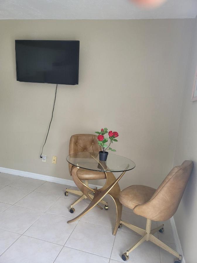 Entire Guesthouse 5 Mins To Siesta Key & Downtown Sarasota Exteriör bild