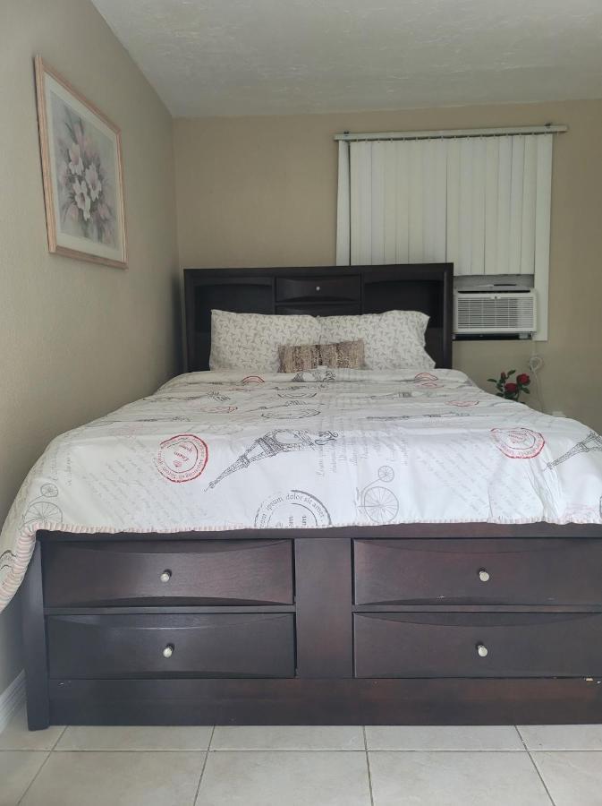 Entire Guesthouse 5 Mins To Siesta Key & Downtown Sarasota Exteriör bild